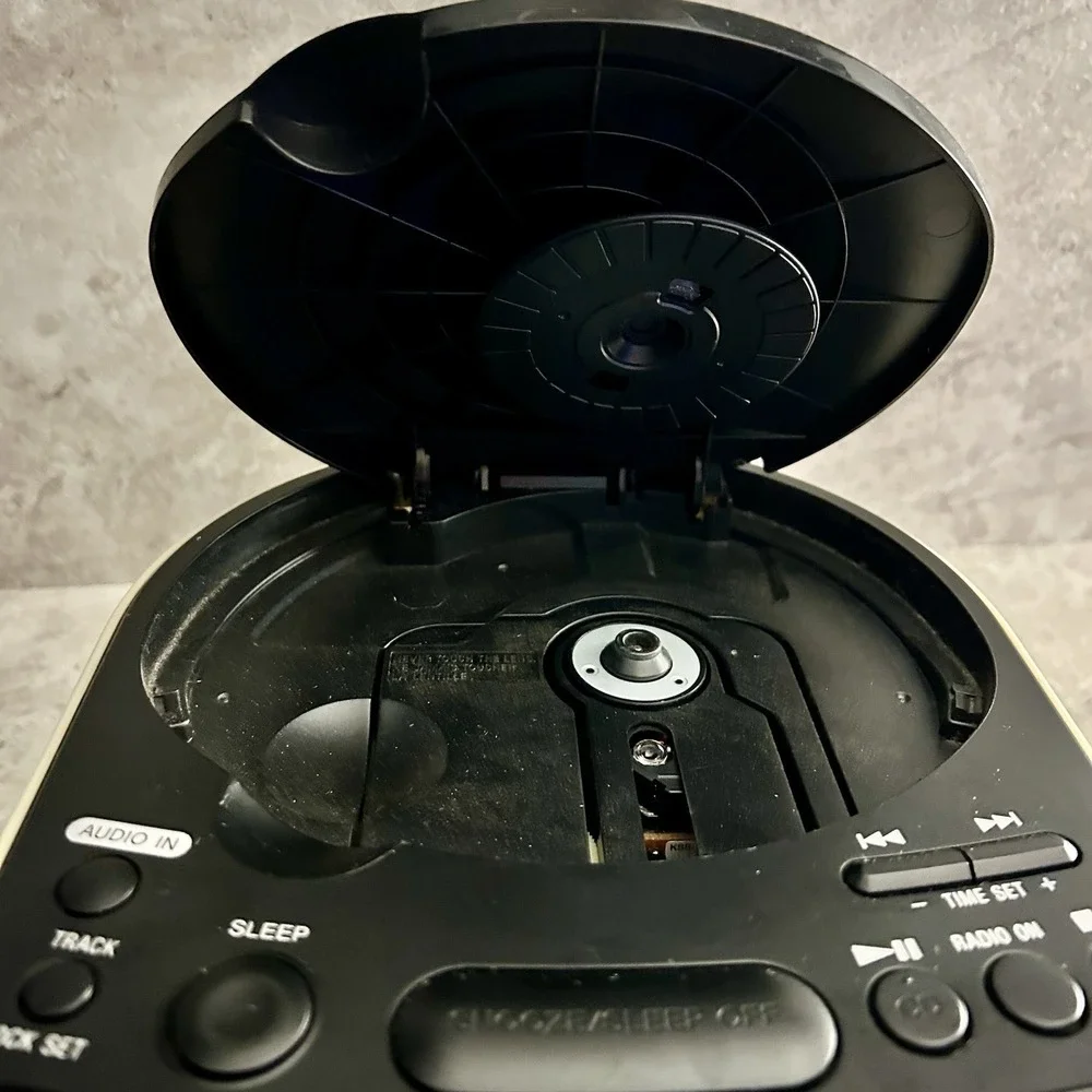 VIDEO! SONY Dream Machine ICF-CD815 CD Player Dual Alarm Clock FM/AM Radio Works
